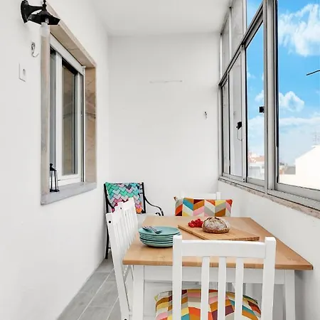 Apartment Sunny Apt In With Tejo View Almada