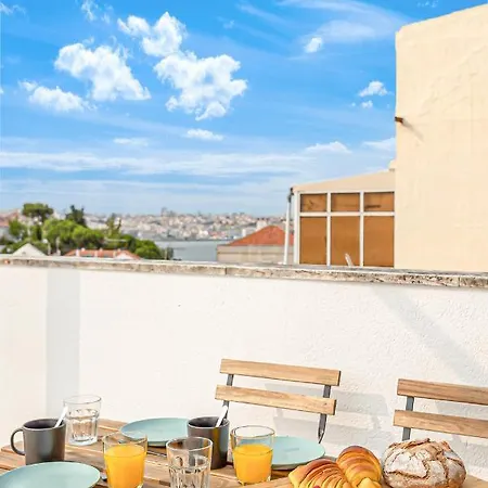 Apartment Sunny Apt In With Tejo View Almada