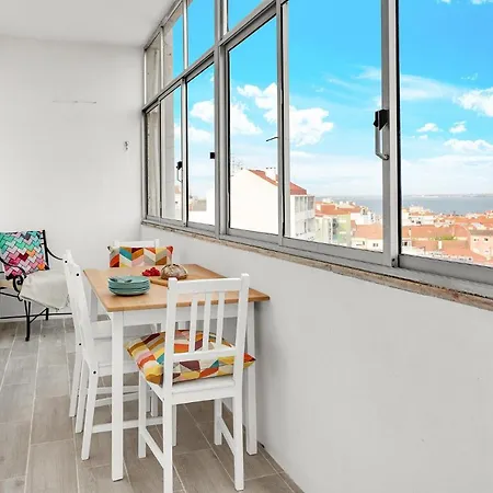 Sunny Apt In With Tejo View Apartment Almada